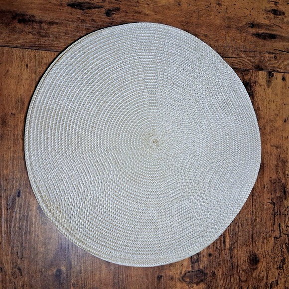 The Unbranded Brand Other - Round Thin‎ 15 inch Sea Grass Braided Placemats Set of 12 Preowned Washable